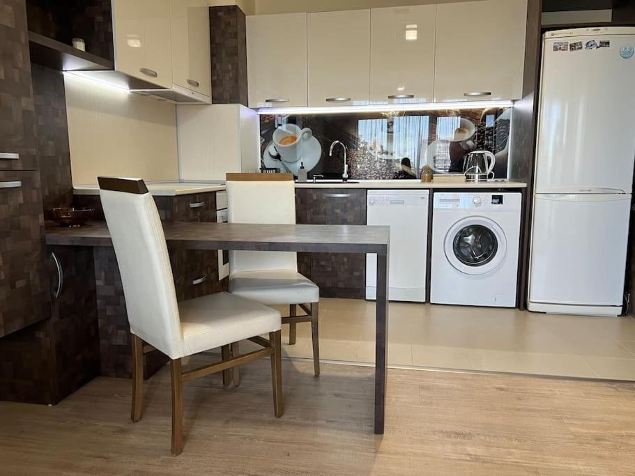 Cozy Apartment - Free Parking Plovdiv Buitenkant foto